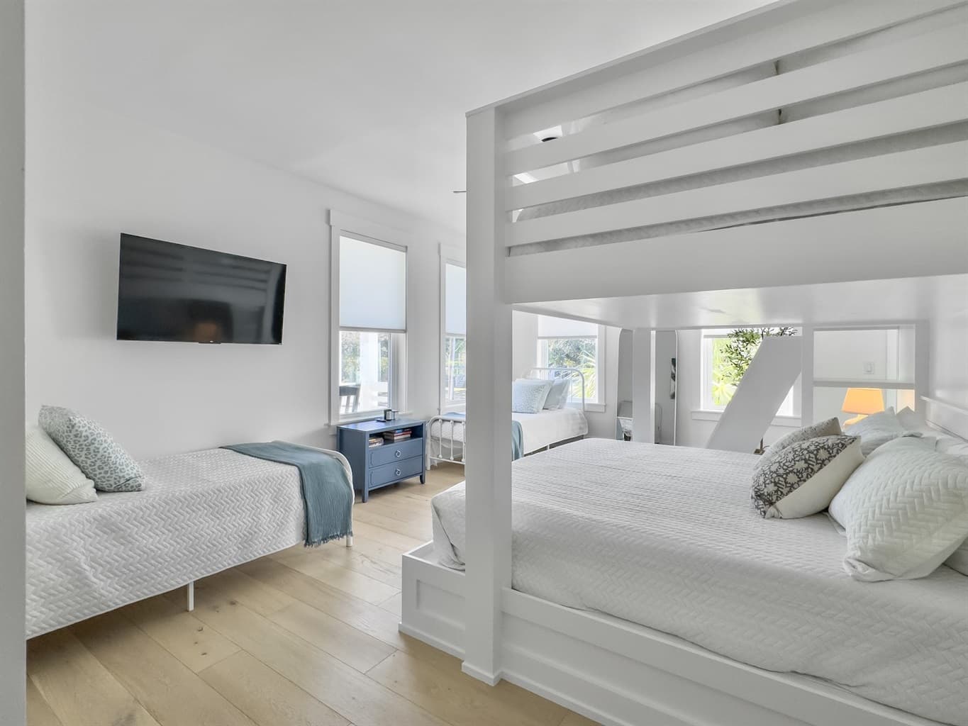 Amalfi Palms - Image 35