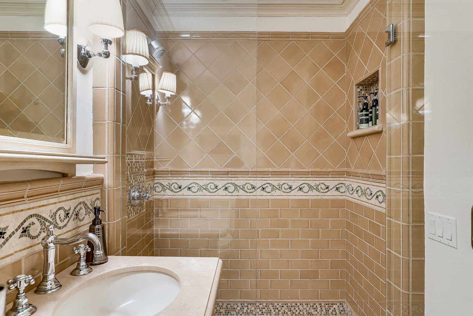 Dolphin Bluff - Image 16