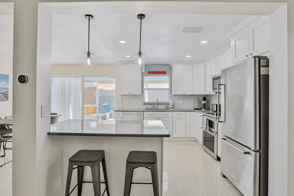 Corner by the Coast - Image 3