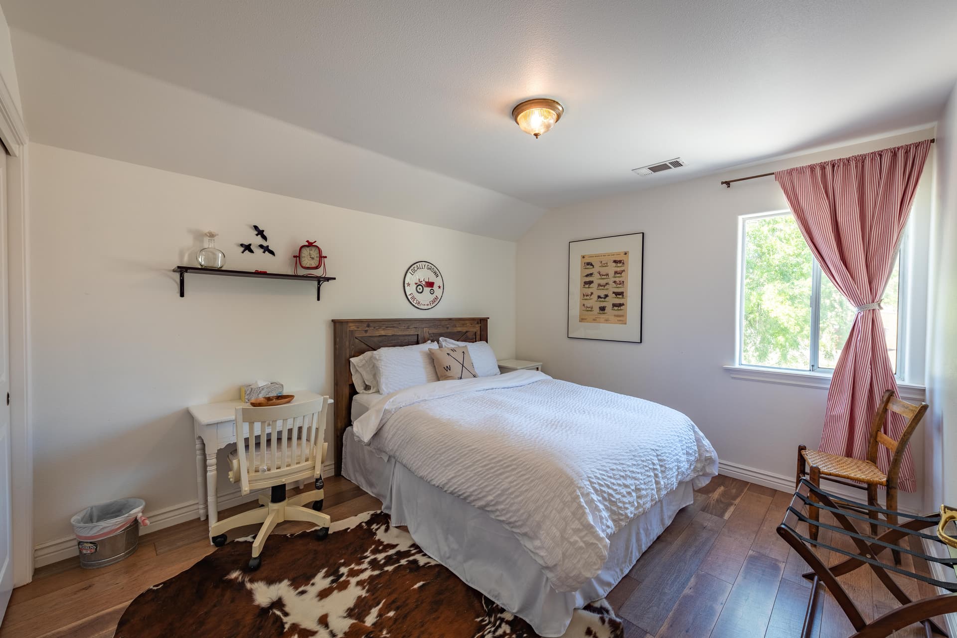 Red Barn Home - Image 20