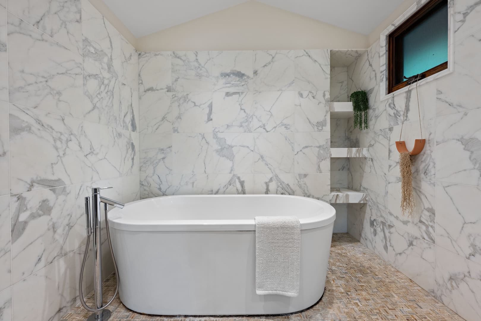 Costa Del Mar - Image 29