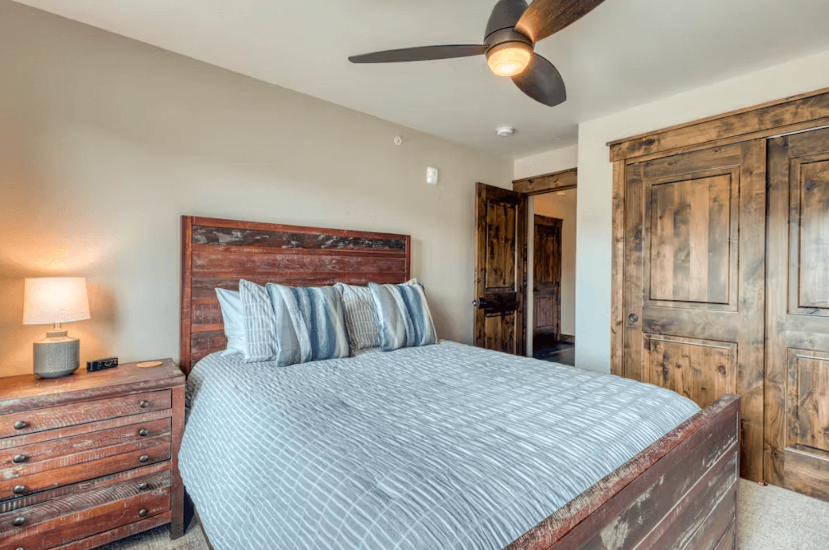 2nd Ave Luxury Condo - Image 16