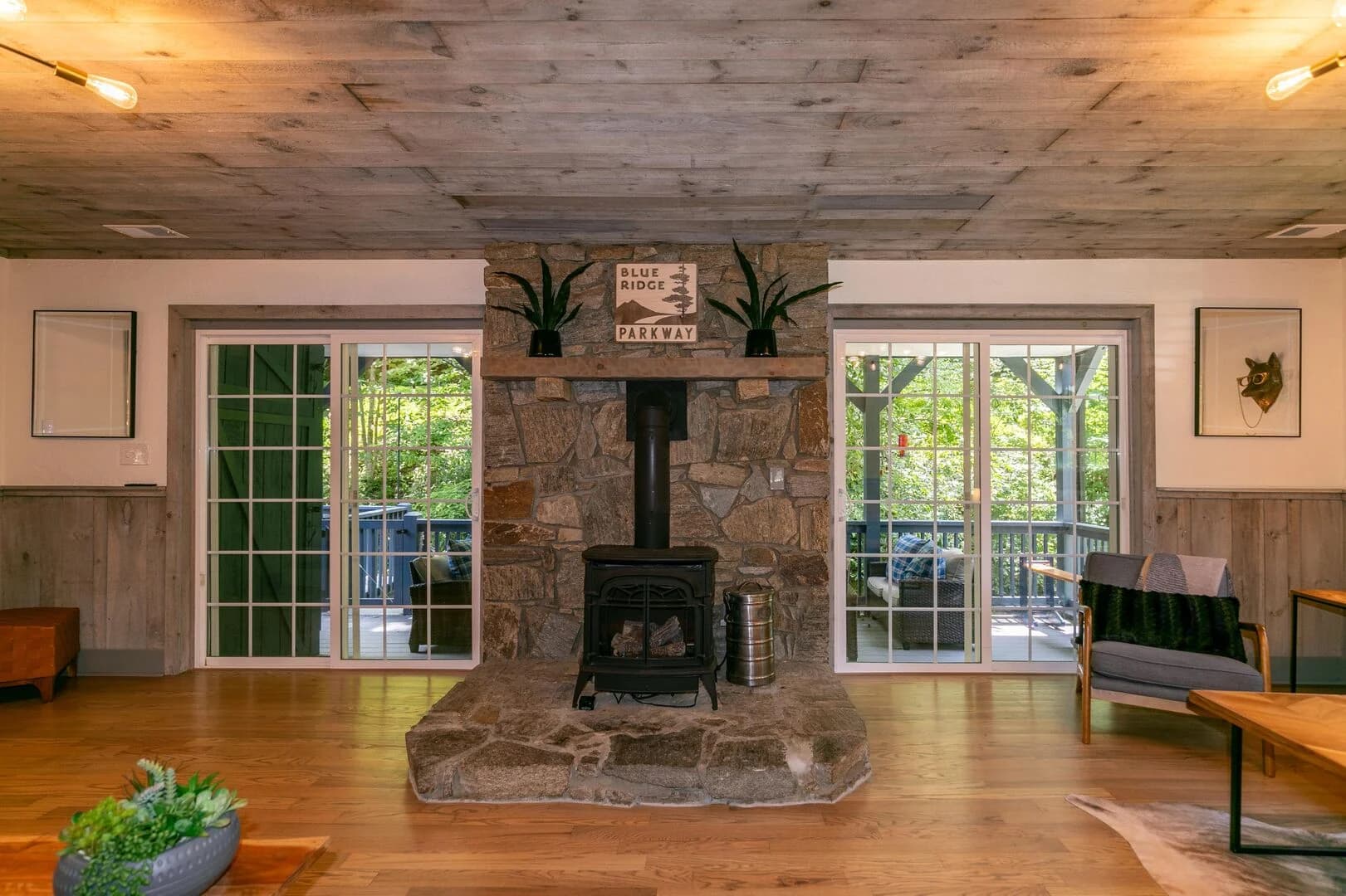 Riverside Retreat - Image 28