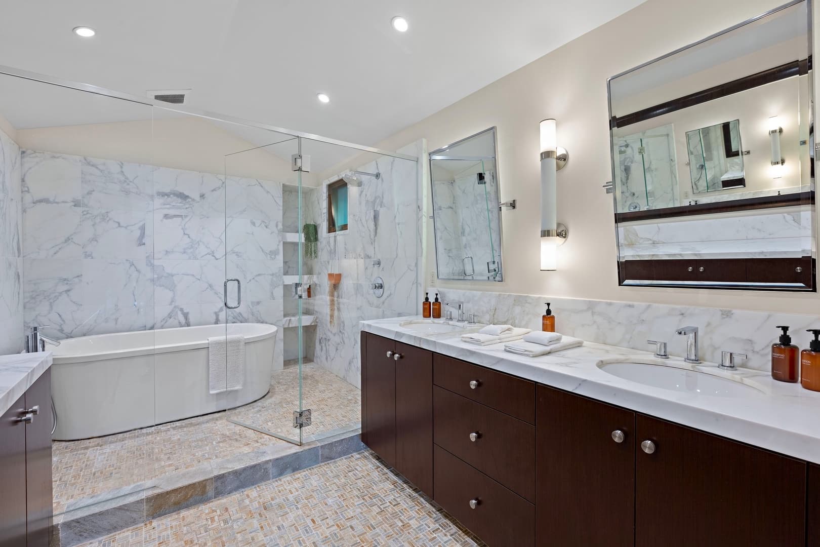 Costa Del Mar - Image 28