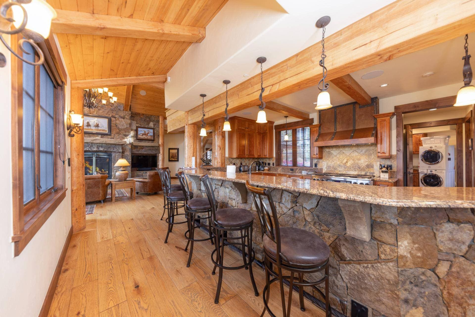 Fox Paw Lodge - Image 5