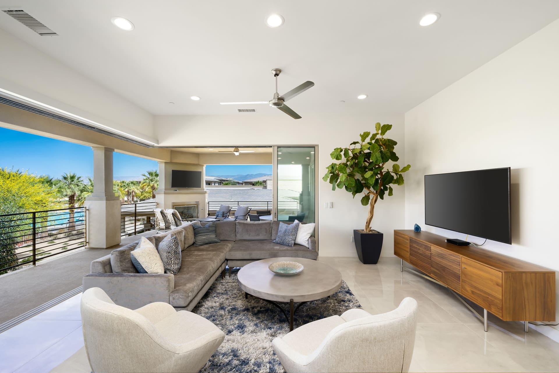 Stay Savvy in Palm Desert