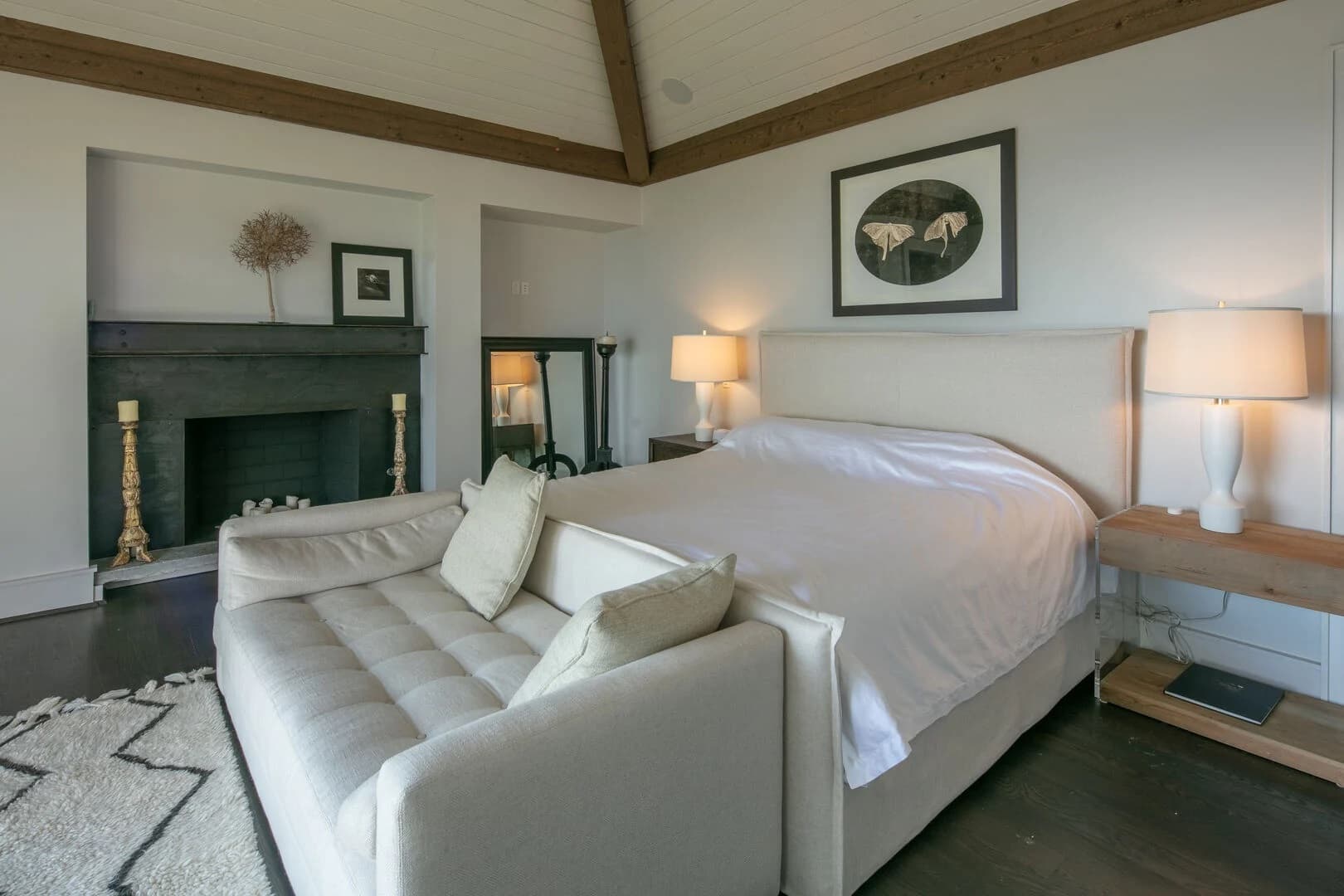 Outside Inn Place - Image 10