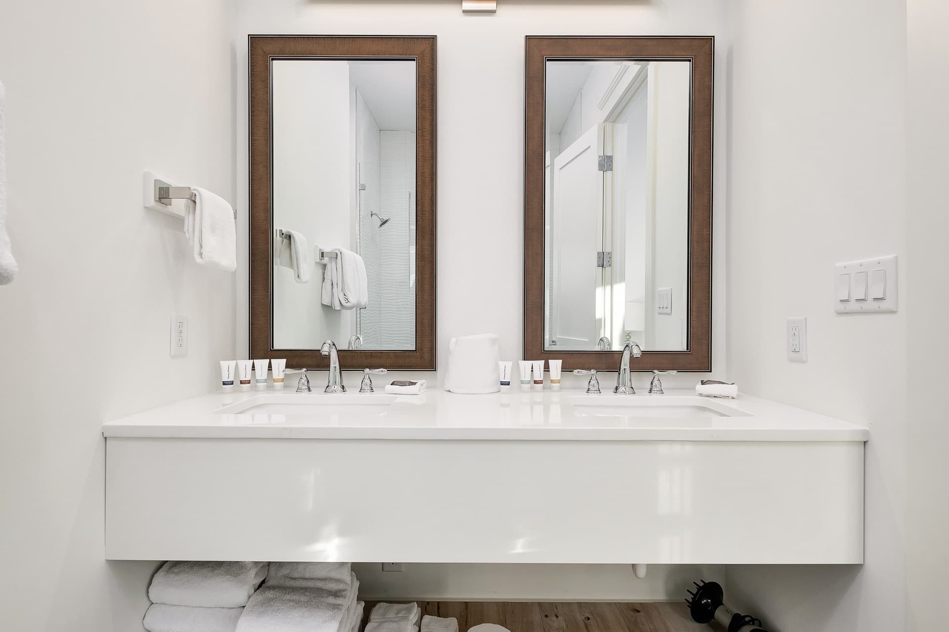 Emerald Palms - Image 36