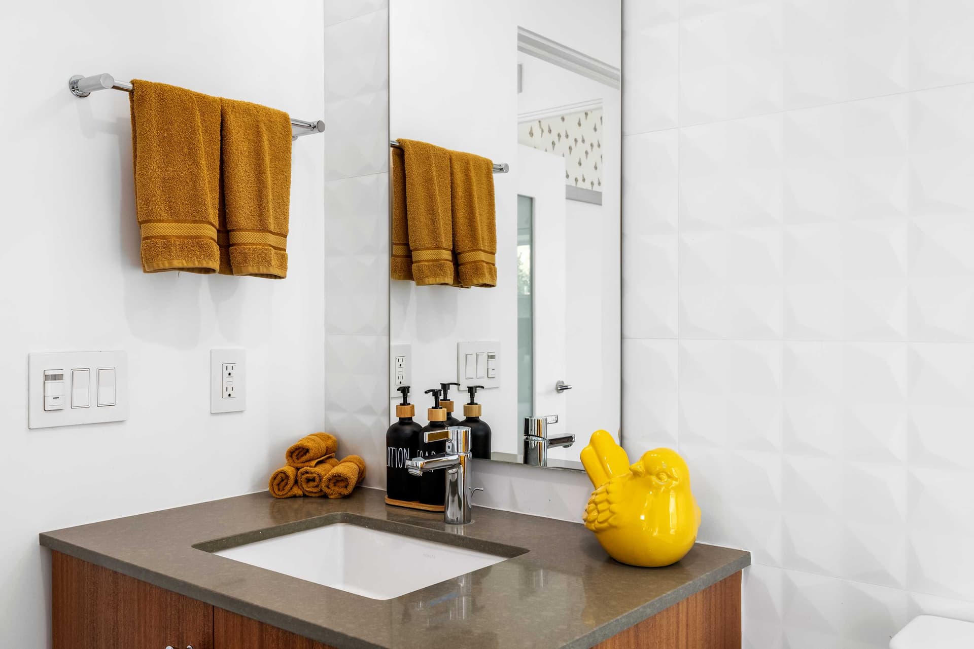 Cascade & Calm Home - Image 28