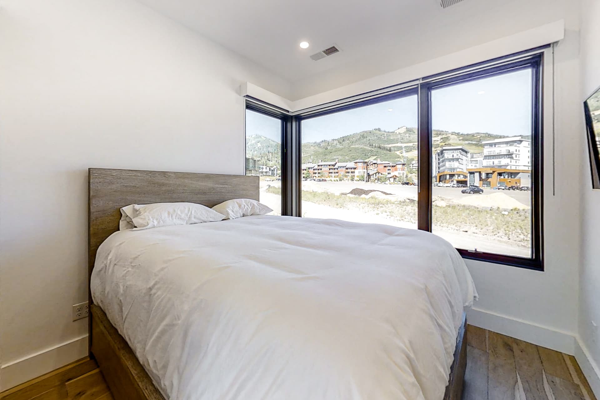 Ridgeline Oasis Place - Image 8