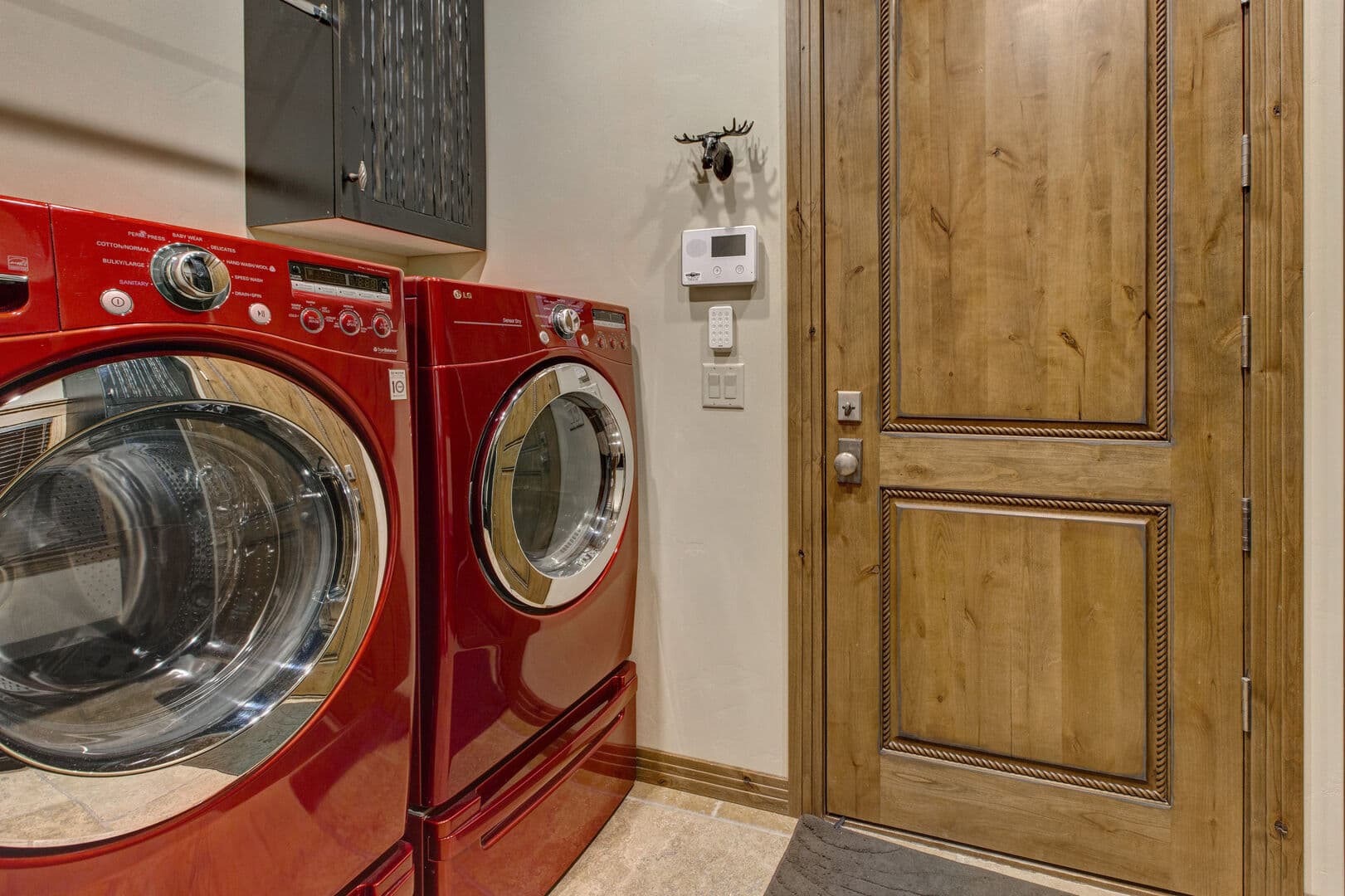 Daly Canyon House - Image 11