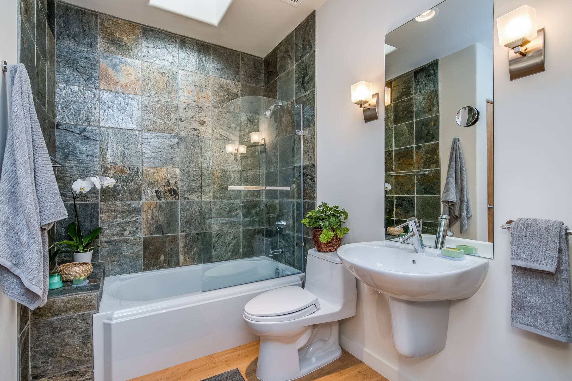 Eye Candy Loft - Image 12