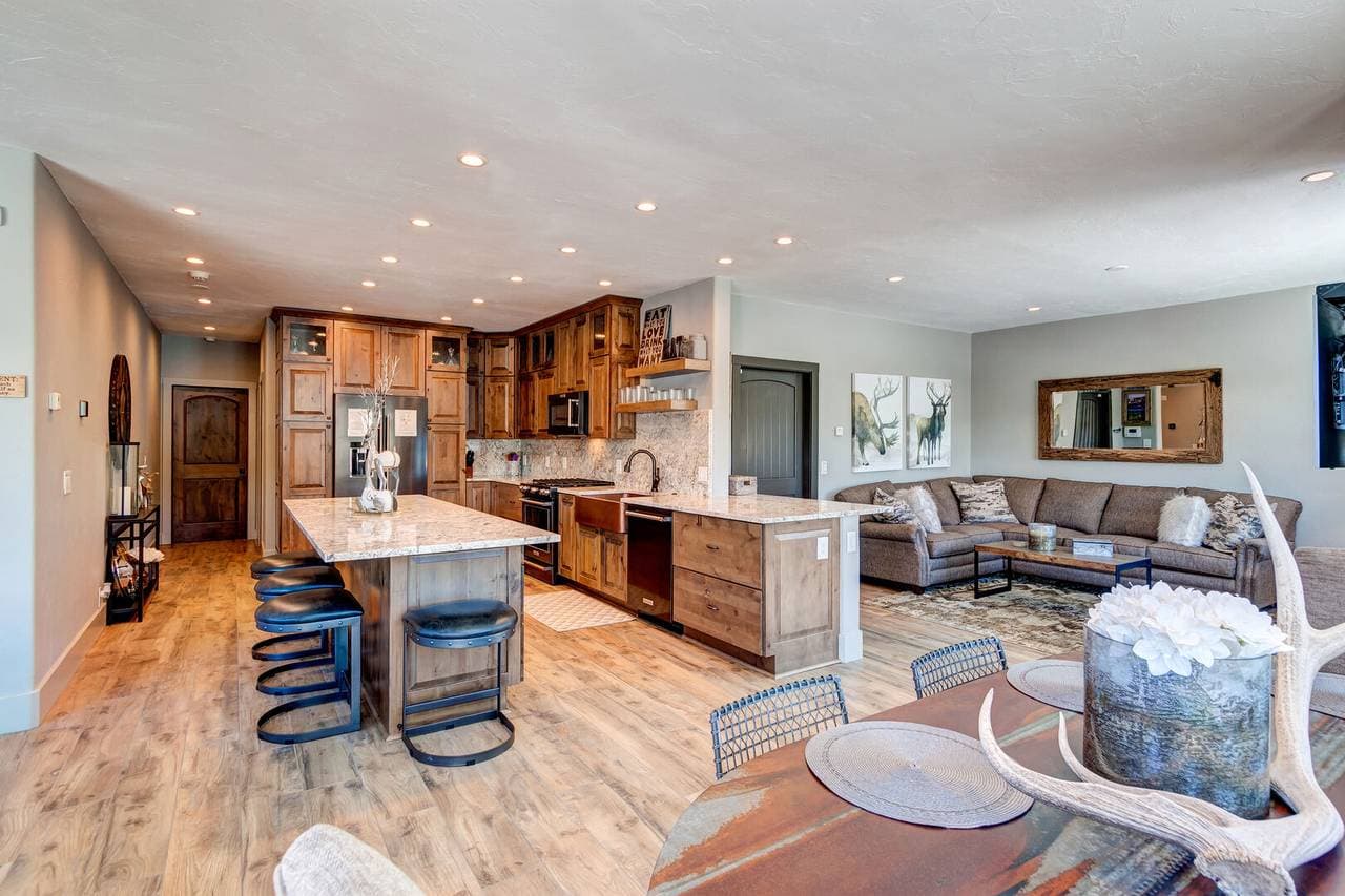 Creekside Escape - Image 12