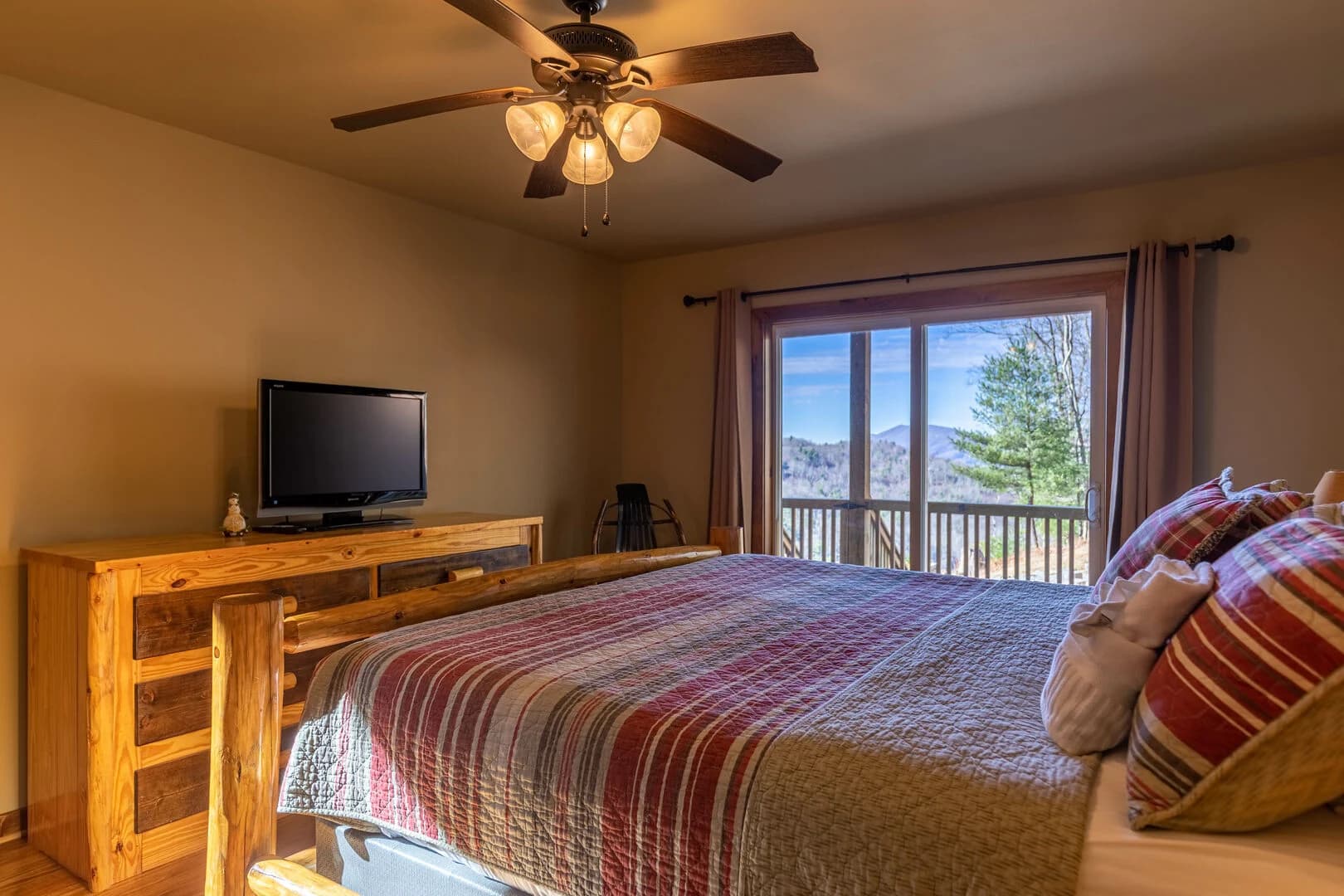 Skyland Cabin - Image 17