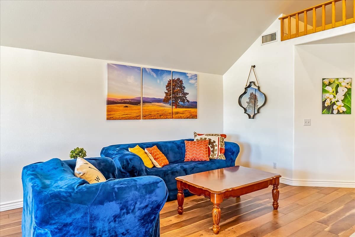 Red Barn Home - Image 5