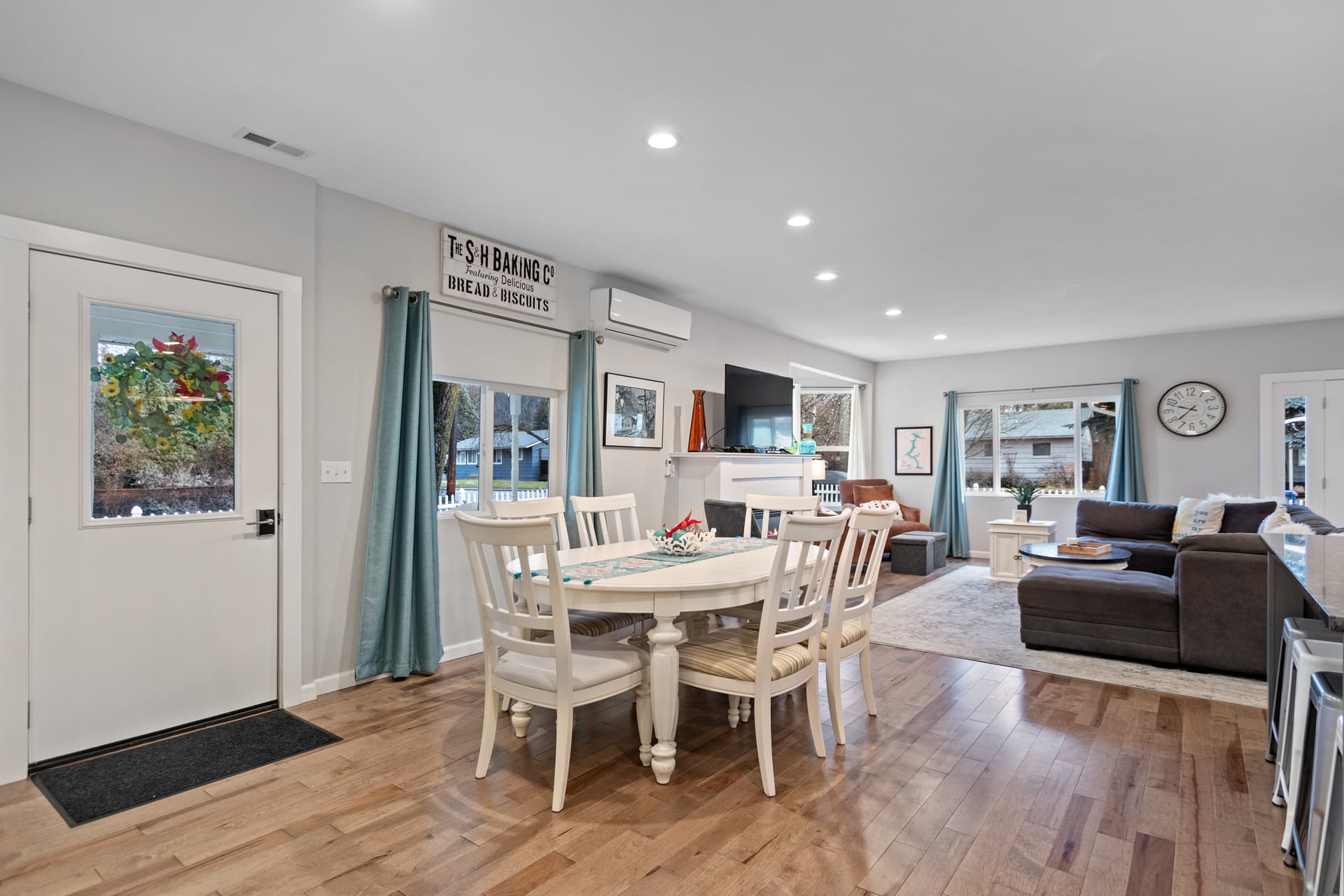 Cottage On The Corner - Image 10