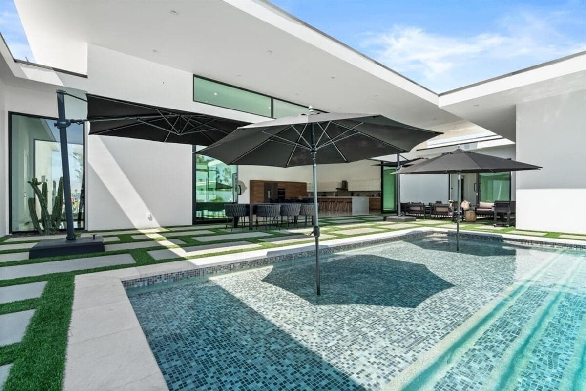 Bravo Villa #11 - Image 50