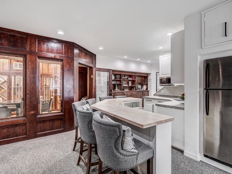 Lakeshore Luxury Chalet - Image 41