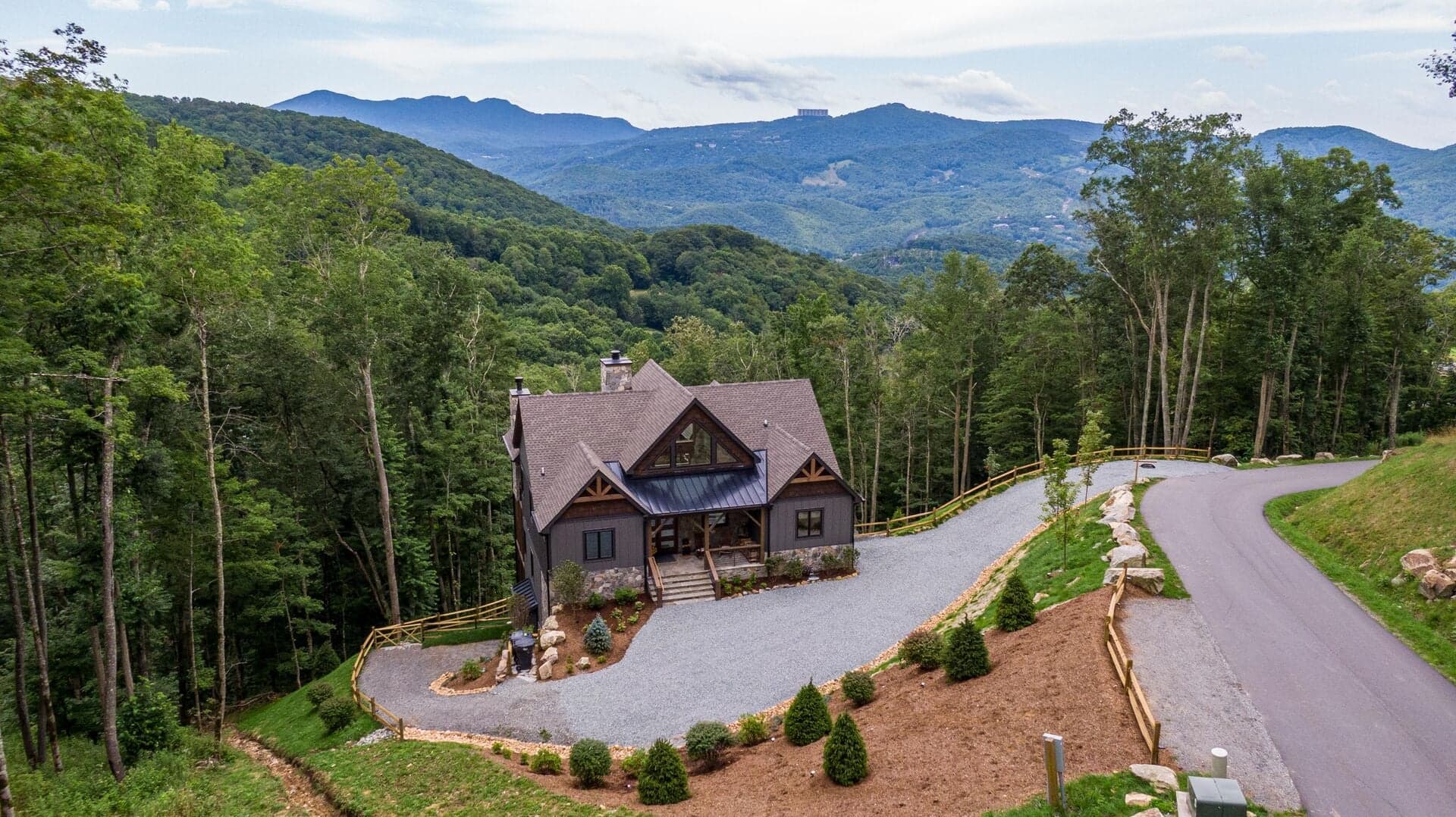Livin' Lodge - Image 3