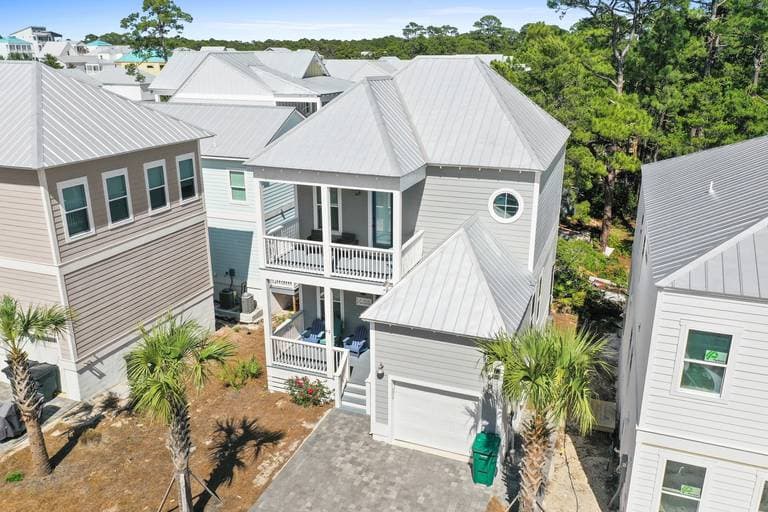 Charming Blue Haven - Image 3