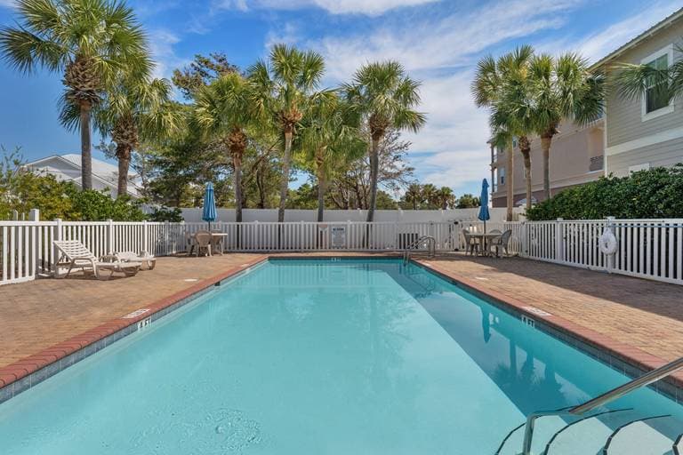 Aquaholic House - Image 44