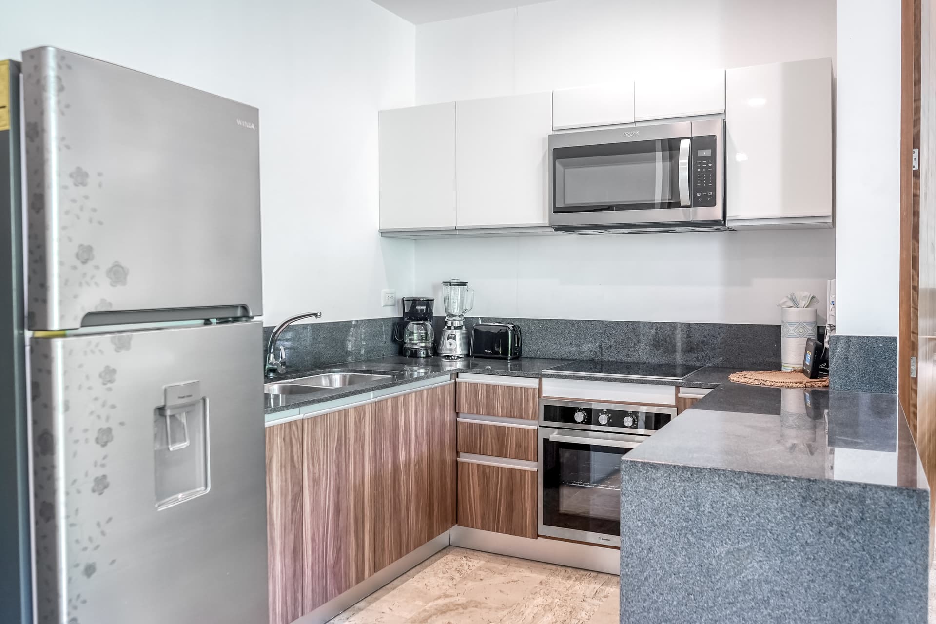 Omara Condo - Image 11