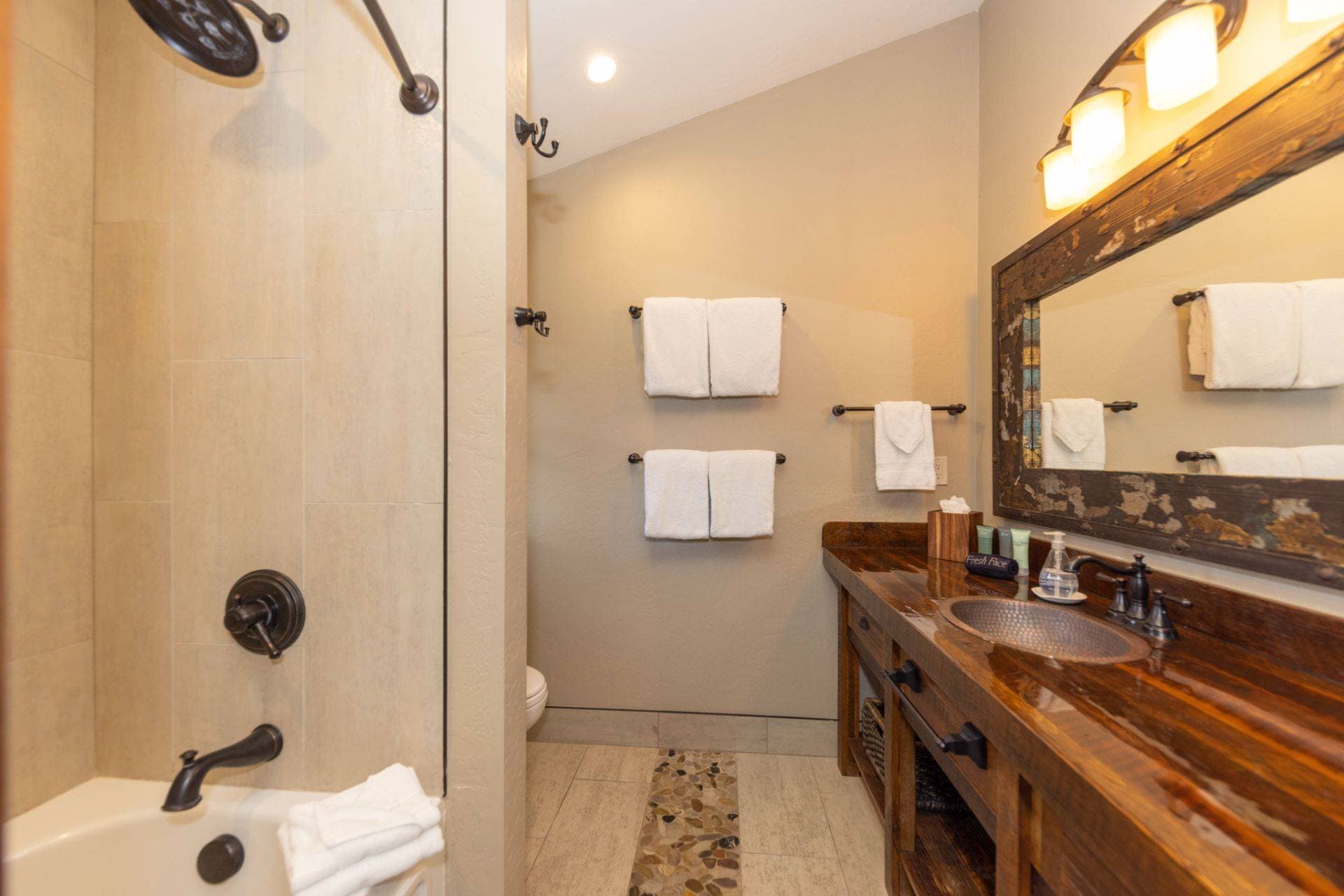 Pine Ridge Cabin - Image 33