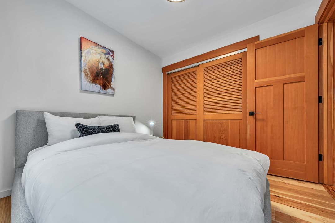 Stunning Mountain Gem - Image 25