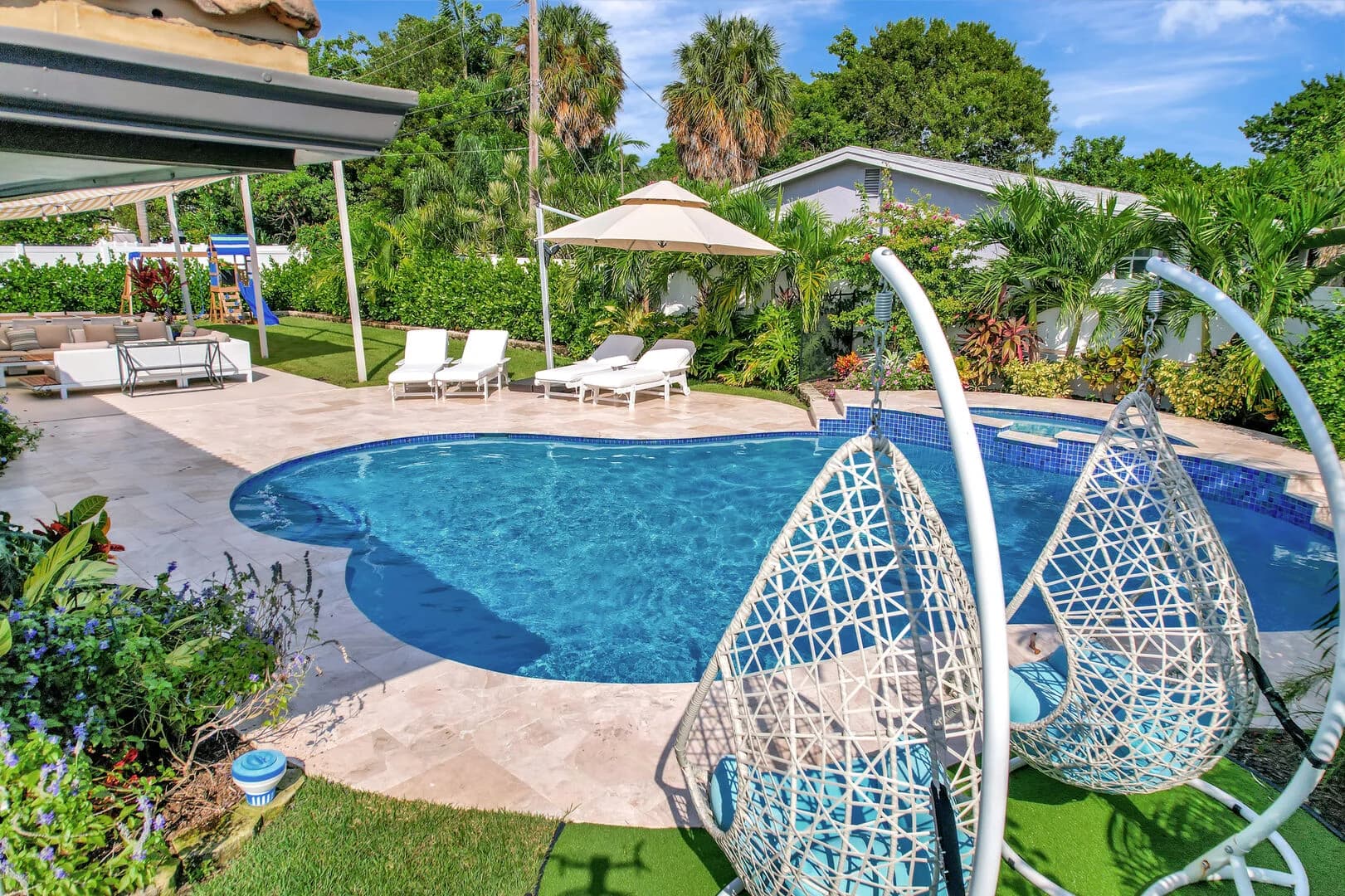 Palms and Playhouse - Image 36