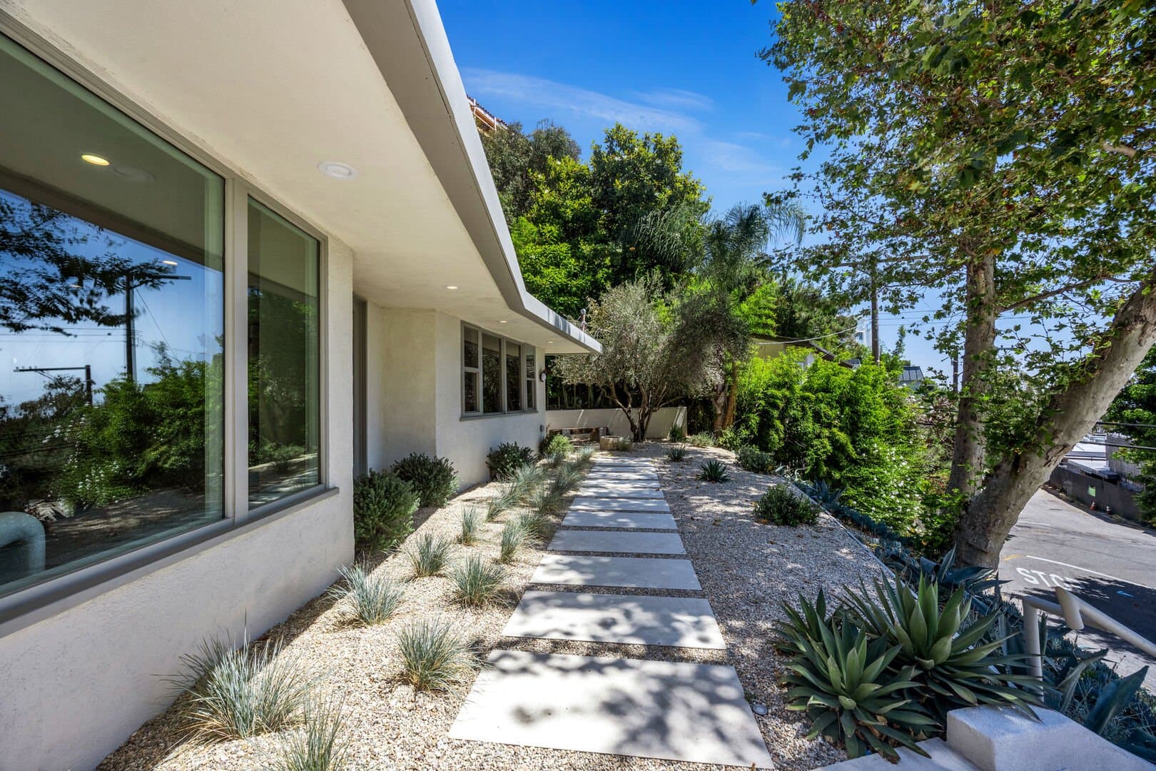 Sunset Plaza View - Image 29