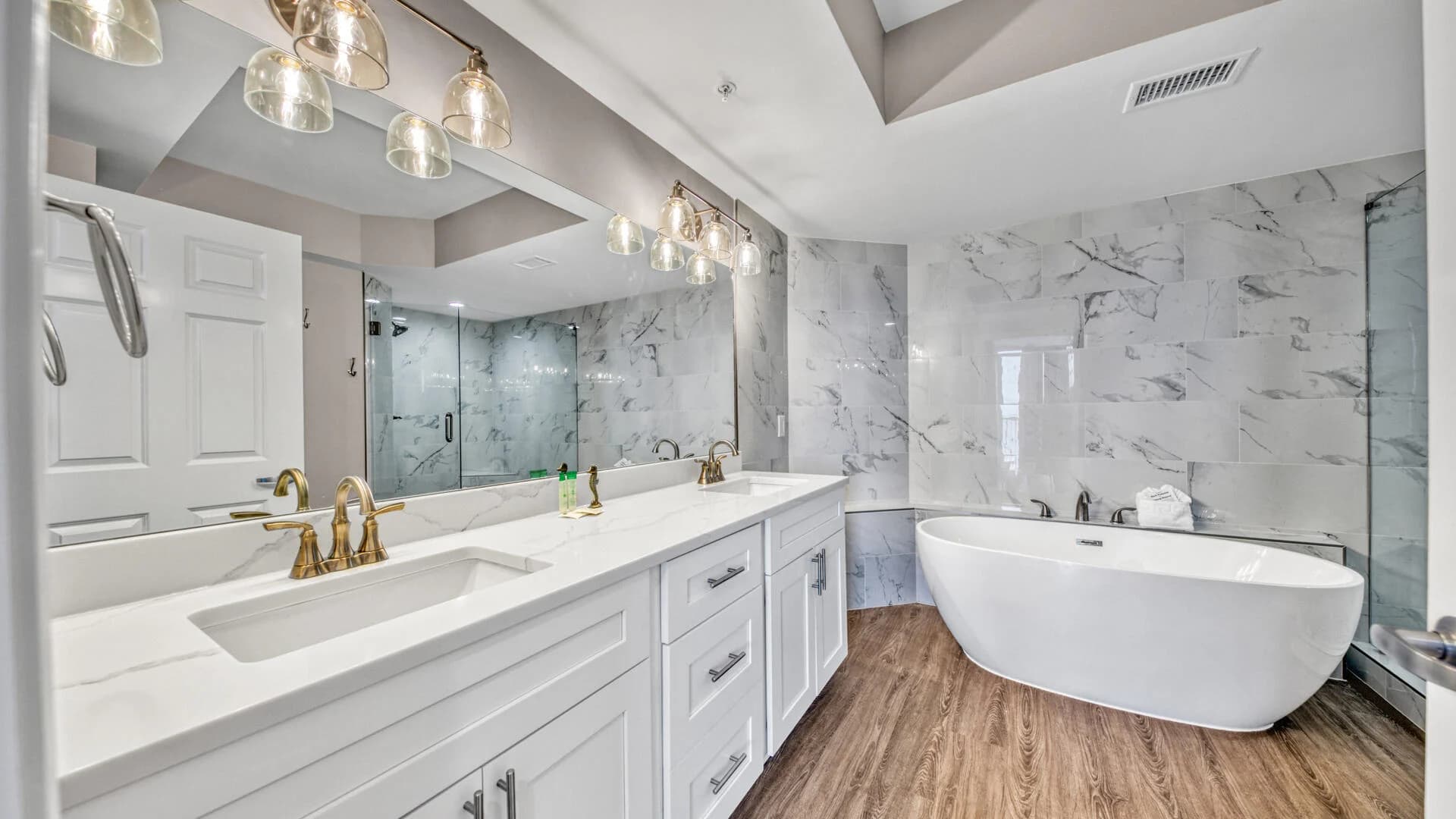 St. Maarten #907 - Image 14