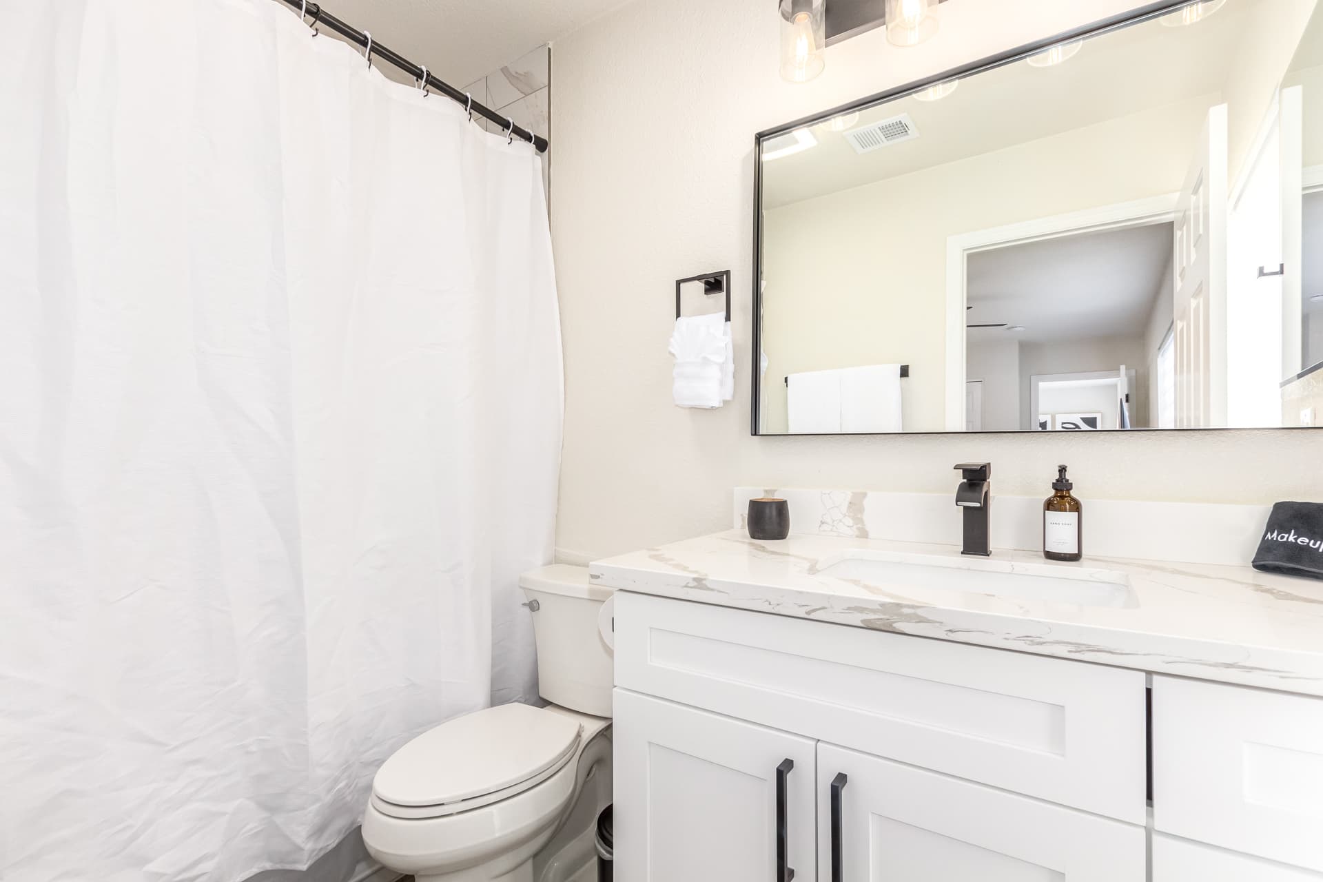 Modern Retreat - Image 28