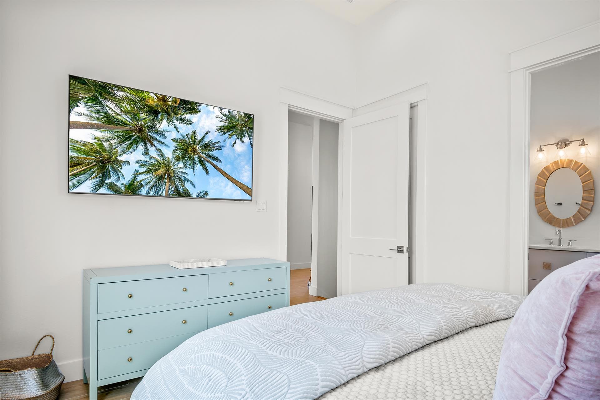 Holiday House - Image 37