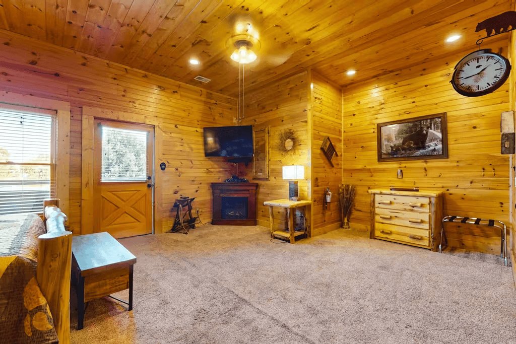 Little Black Bear Retreat - Image 13