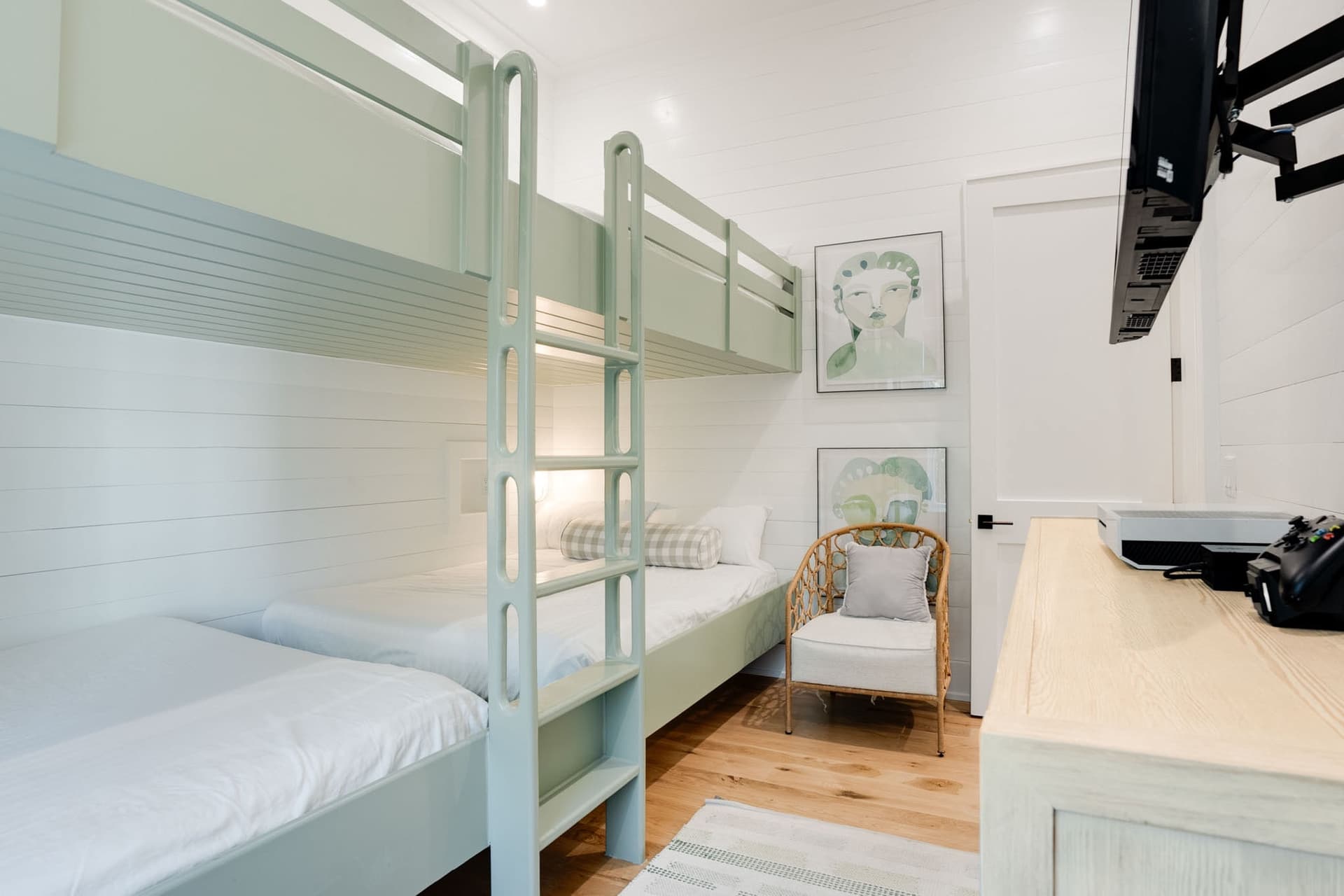 Shore To Have Fun - Image 25