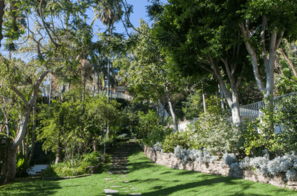 Hillside House - Image 31