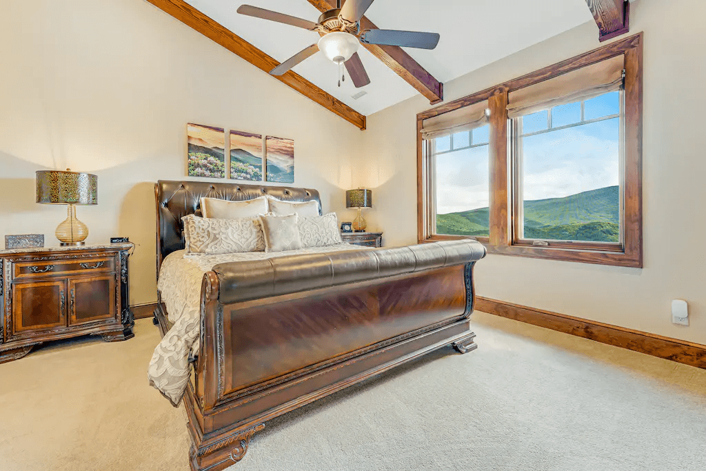 Red Tail Home - Image 9