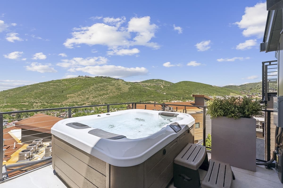 Slopeside Modern - Image 35