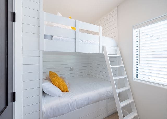 Estate on the River - Image 49