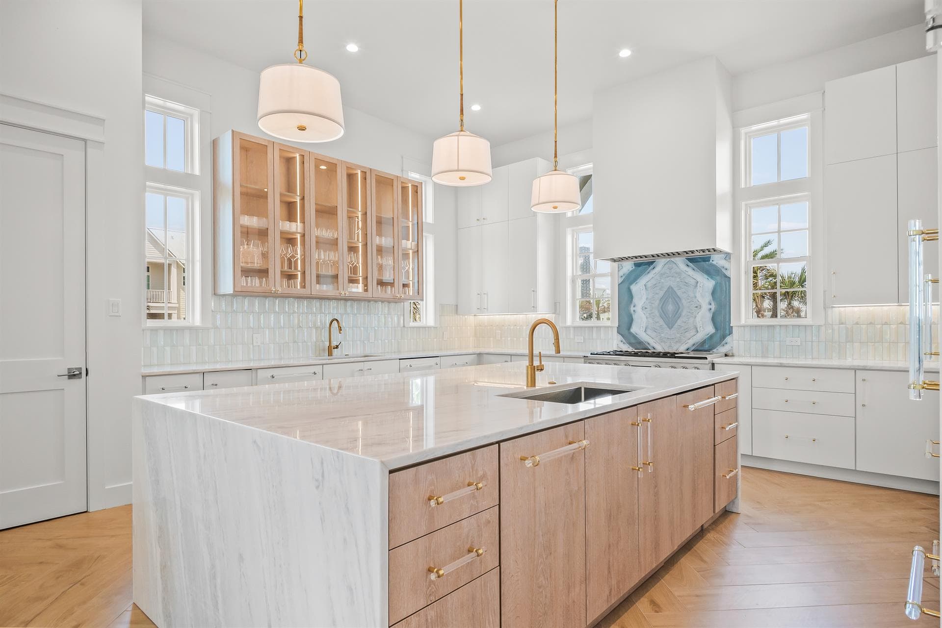 Holiday House - Image 17