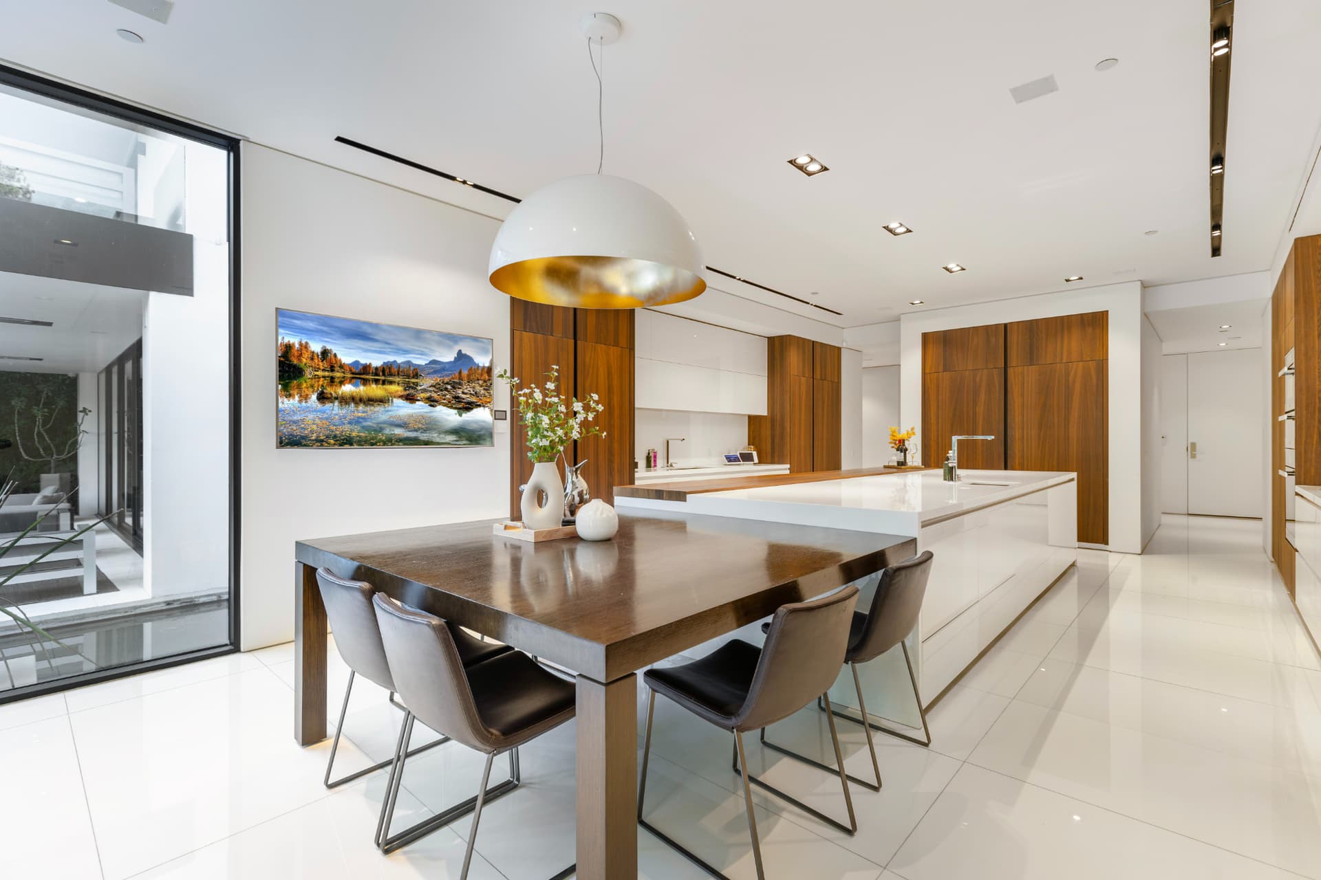 Lago Vista Modern - Image 13