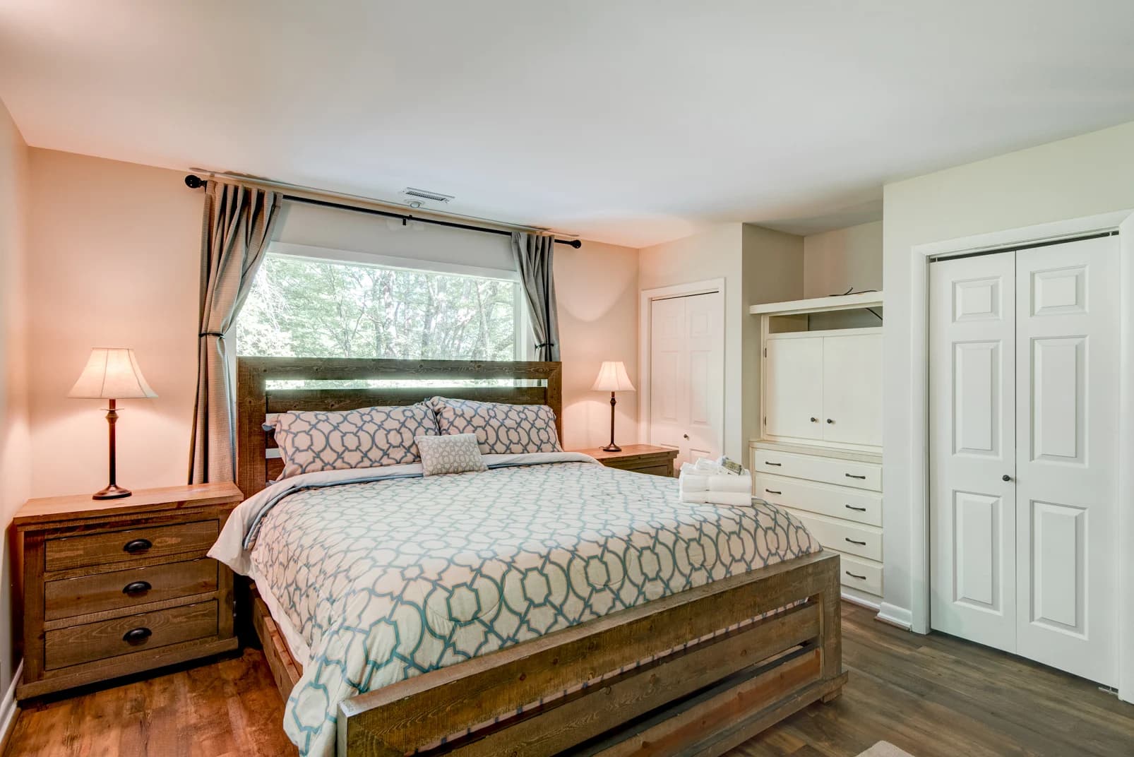 Paws a While - Image 23