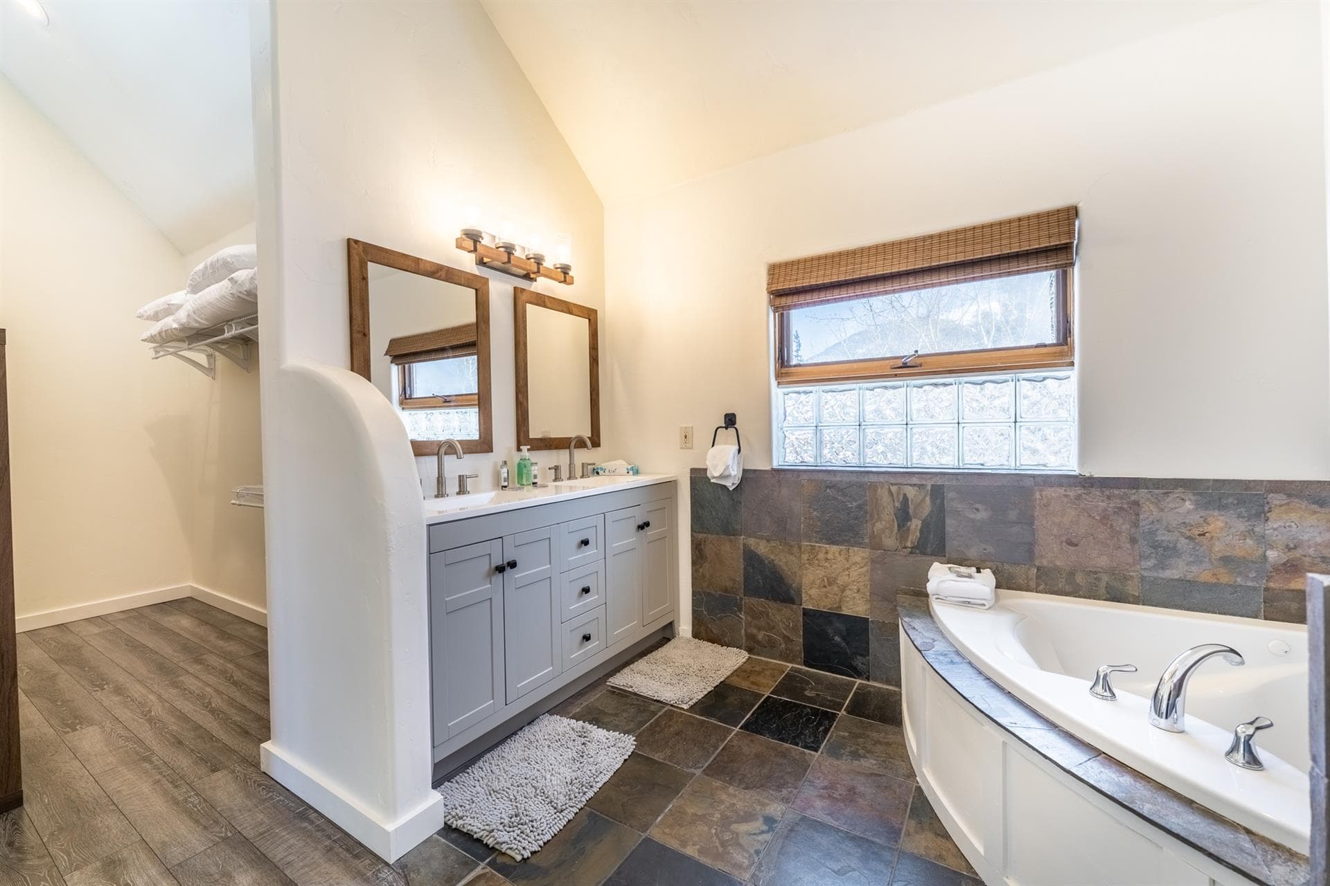 Rasor Court House - Image 19