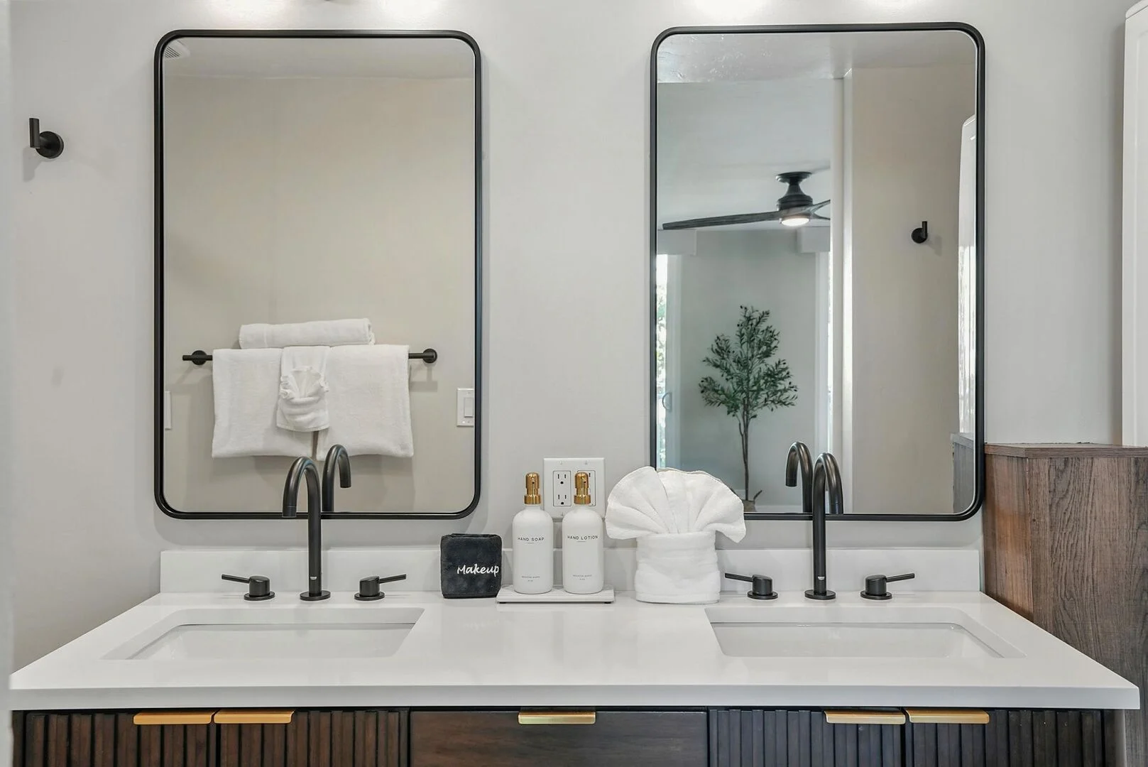 Riviera Bay Dreams - Image 28