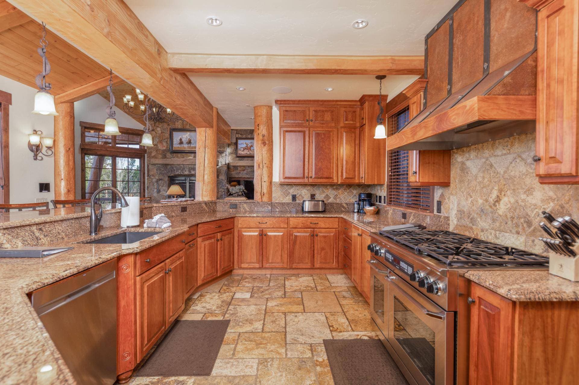 Fox Paw Lodge - Image 5