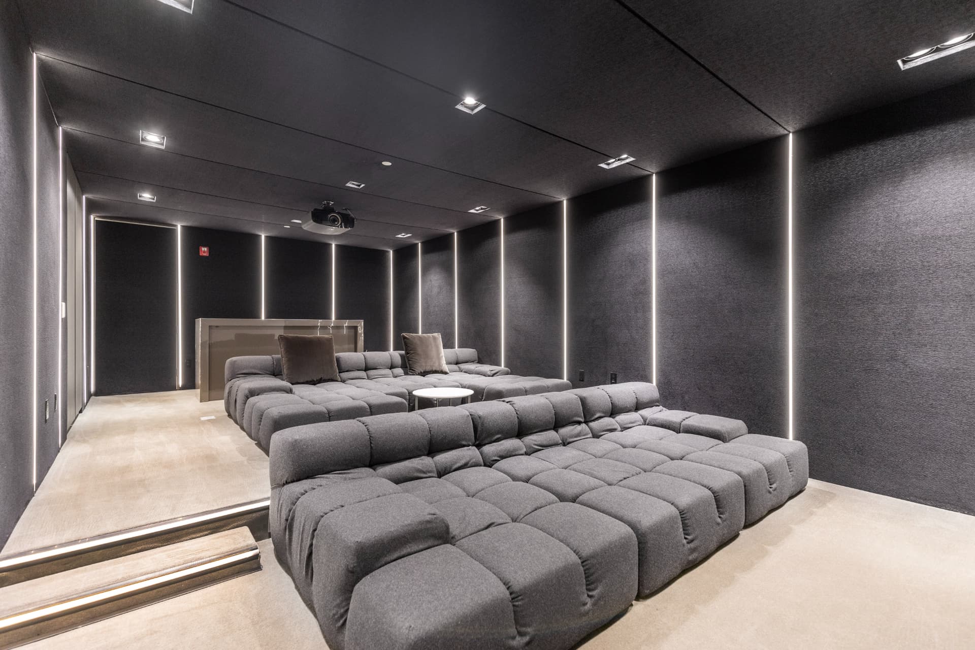 Lago Vista Modern - Image 19