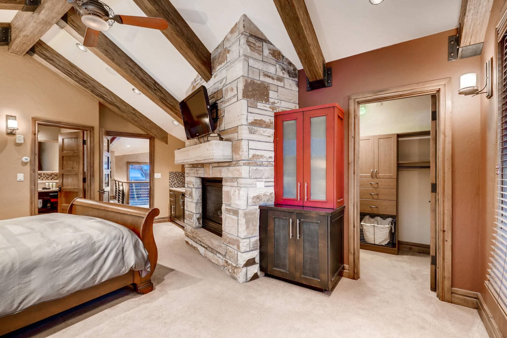 Warming Hut - Image 32