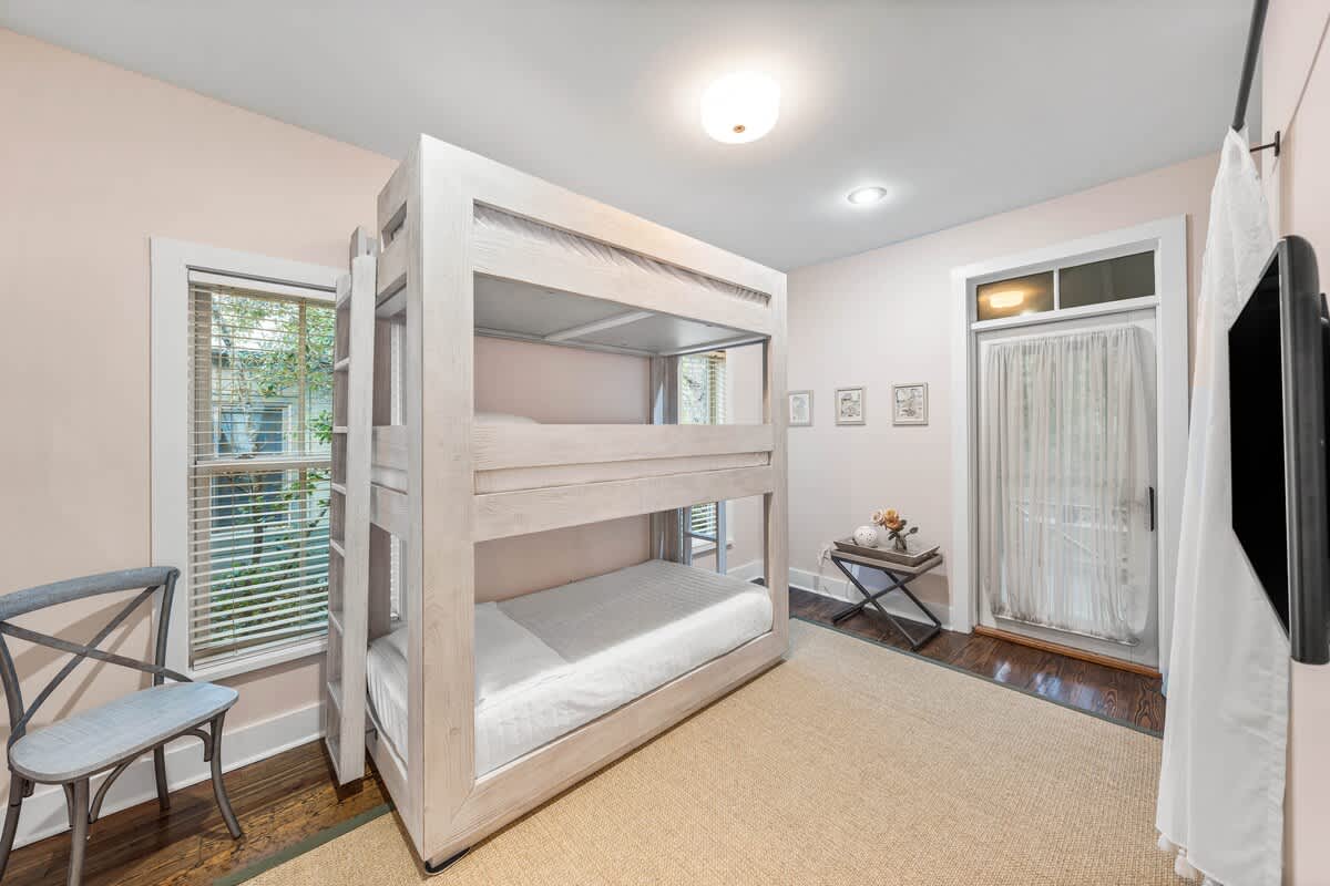 Story House - Image 13