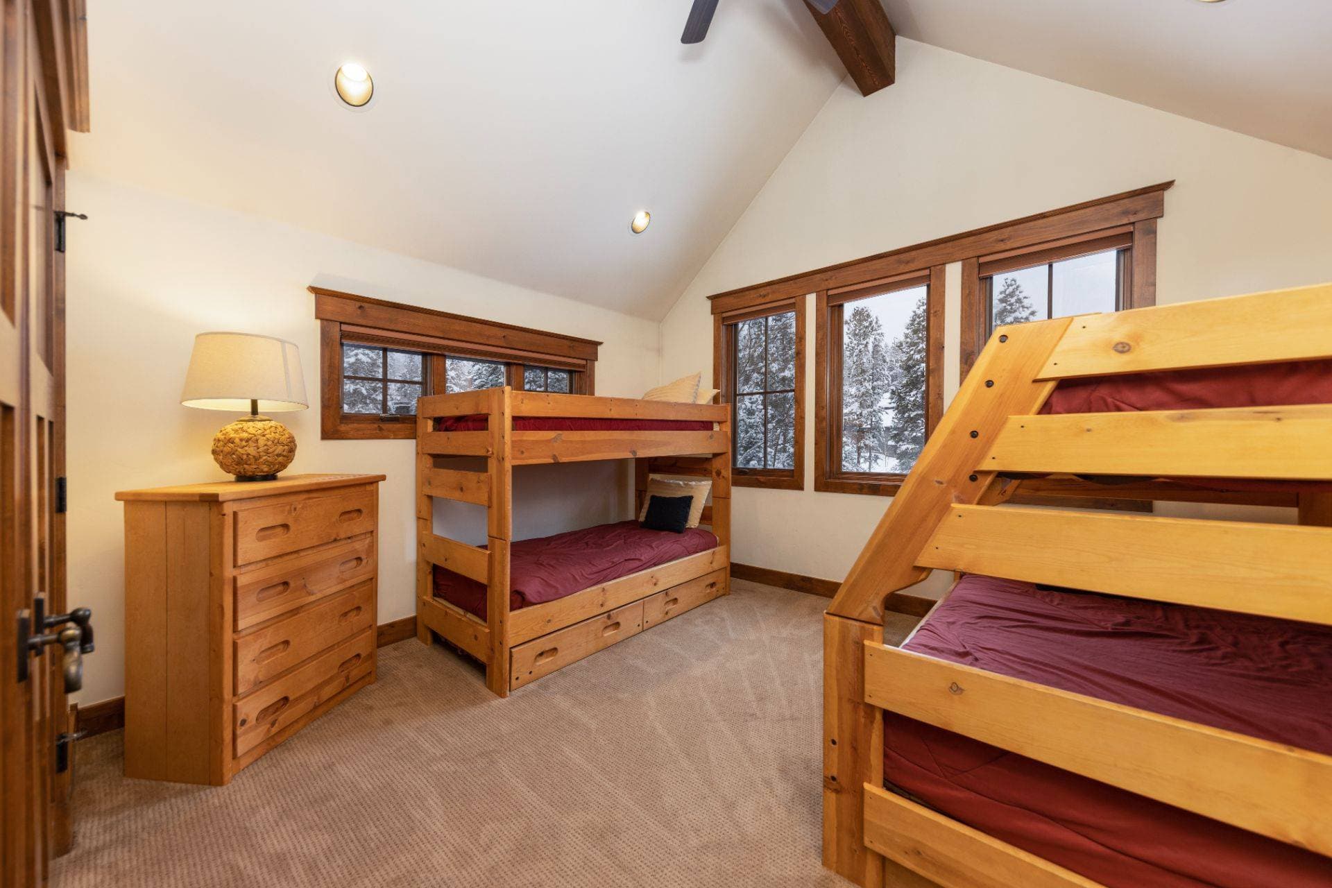 Last Nickel Lodge - Image 29