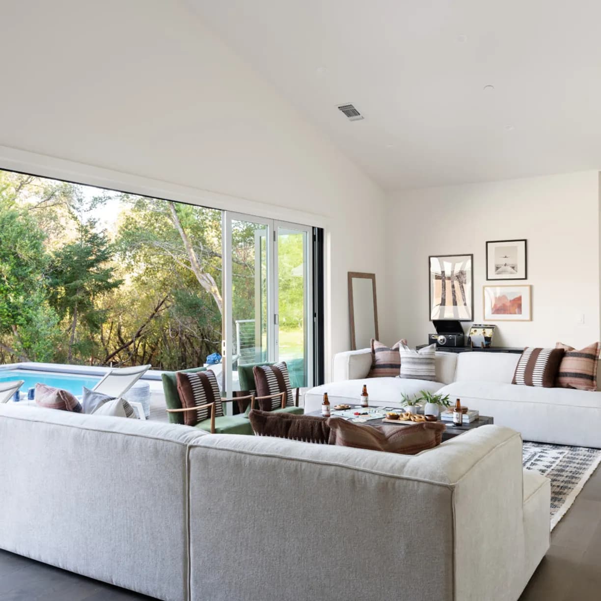 Syrah House - Image 5